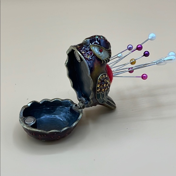 Vintage Decorative Bird Pin Cushion Box with Pins - Picture 6 of 8